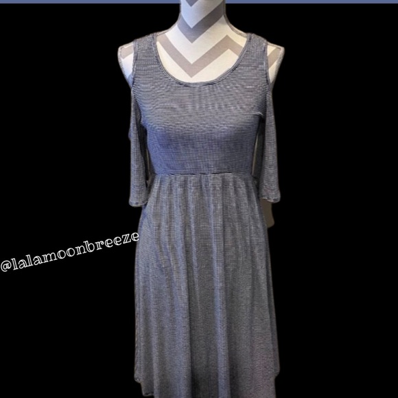 ✅Gorgeous Blue & White Striped Dress - Picture 3 of 9